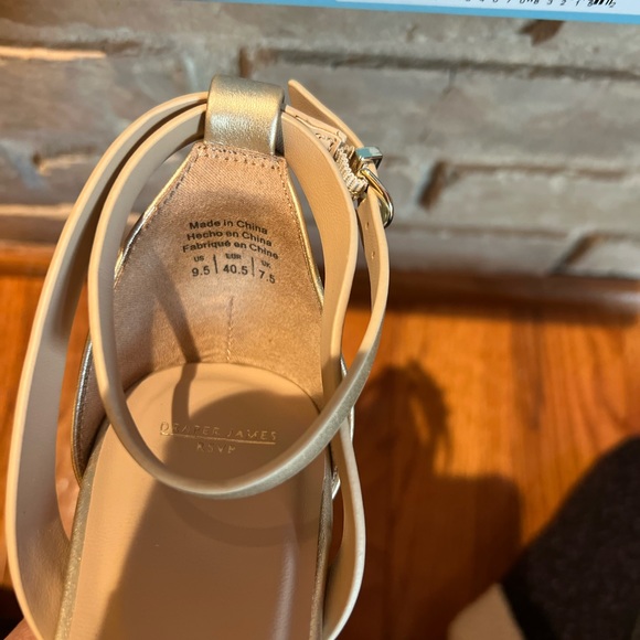 Draper James RSVP Averie, open toe heels/sandals, 3.75" heel, gold. 9.5m new - Picture 9 of 11